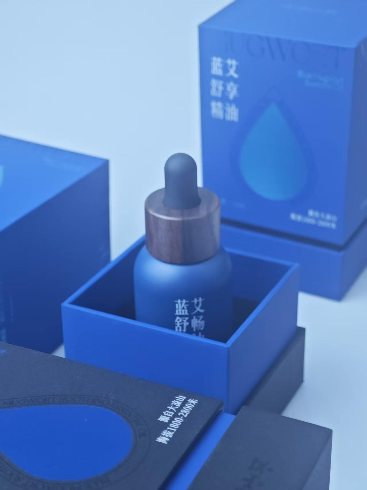广州金颜化妆品蓝艾舒享精油，大凉山蓝艾草精油套盒，源头工厂承接精油护肤品 OEM/ODM 贴牌加工
